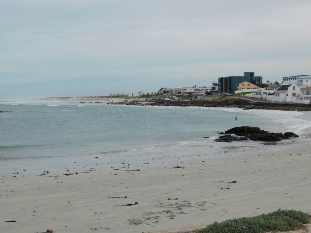 Bloubergstrand residents oppose rezoning and licensing of properties