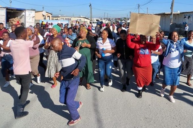 Huge housing project stopped by 'masked thugs'