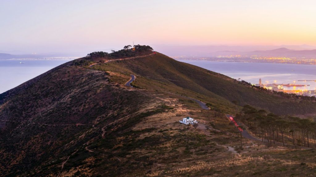 Signal Hill attack: trail runner fights off two men with knives