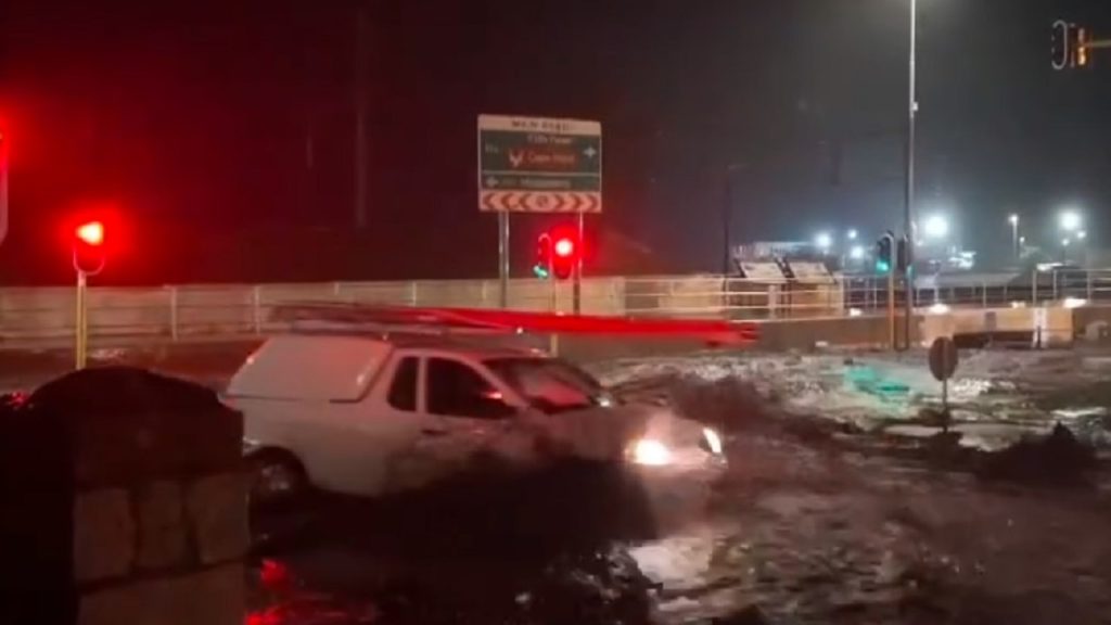 Heavy rainfall continues throughout Western Cape, road closures in place