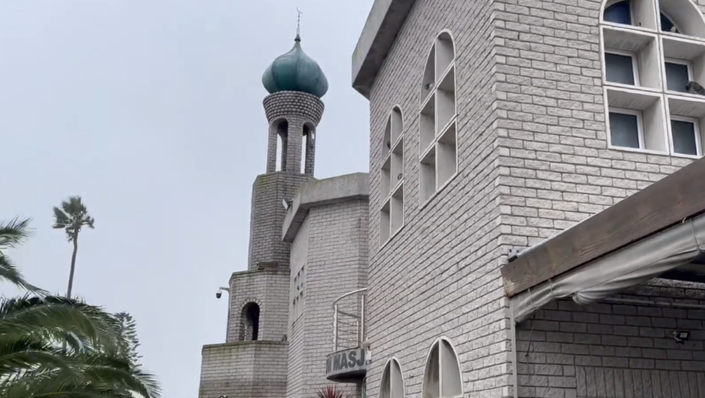 Man shot in apparent hit at Cape Town mosque during prayers