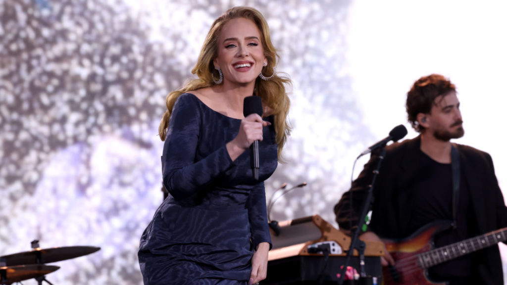 adele promises fans to visit SA