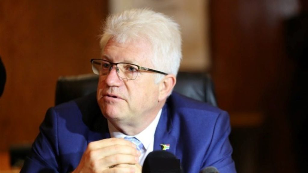 Winde urges renewed focus on renewables amid Eskom issues