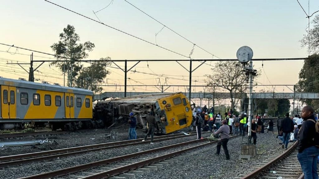 Train derails at Dal Josafat station, multiple trapped and injured